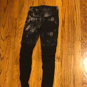 ALO Yoga Black and Gray Leggings